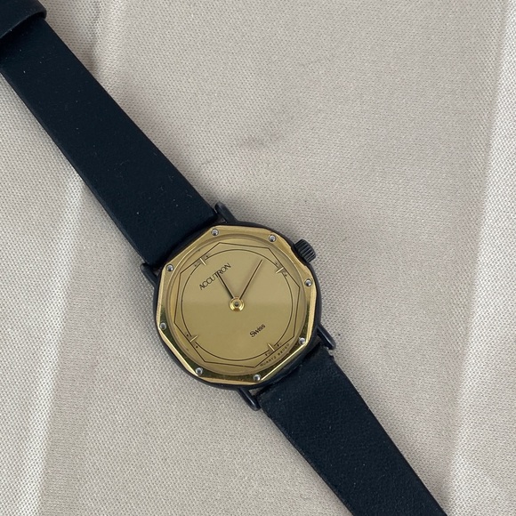 VINTAGE Bulova ACCUTRON Swiss Quarts Evening Sports Watch - Picture 8 of 9